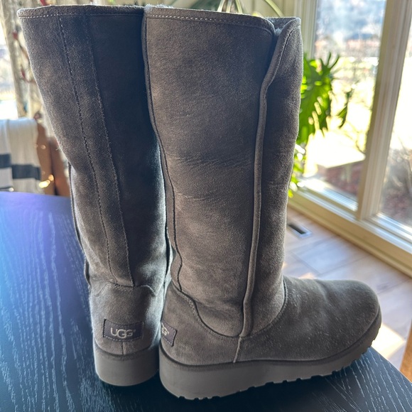 Like New ! UGG Fur Foldover Boot in Grey - Picture 6 of 6